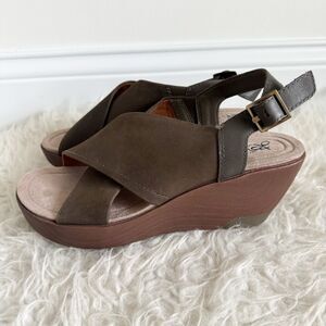 NWOT! OTBT "Yvonne" Brown Suede Leather Wedge Sandals | Size 10